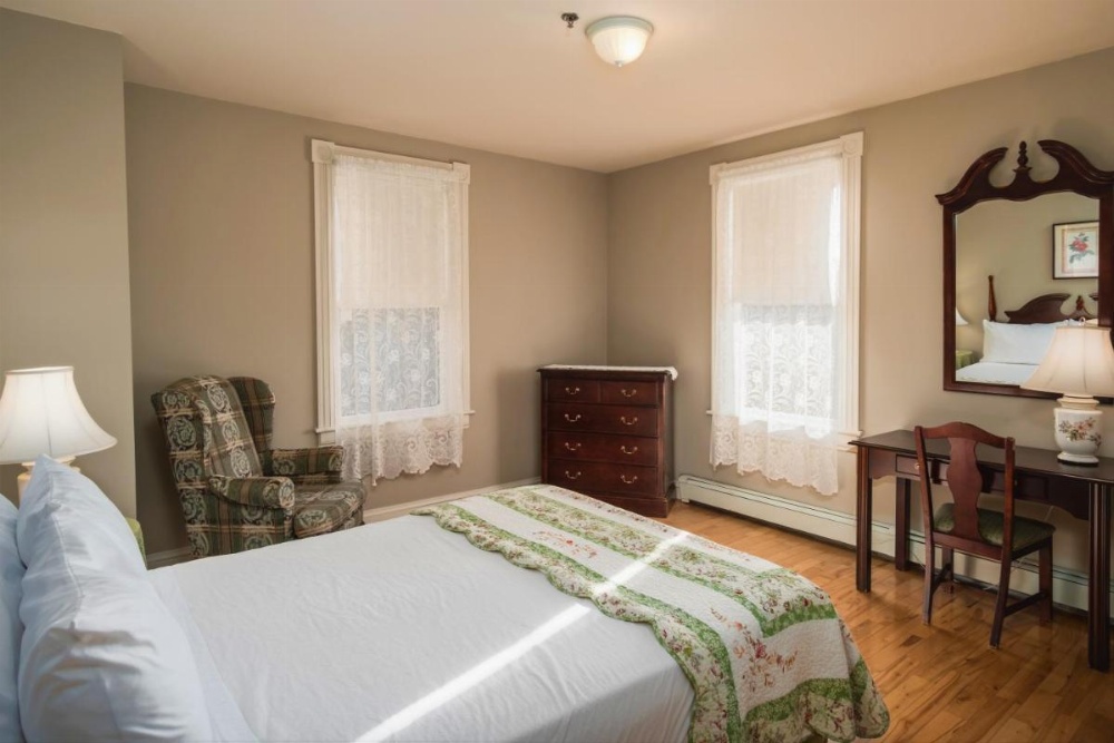 Hillcrest Hall Country Inn Image 10