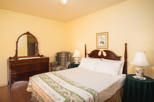 Hillcrest Hall Country Inn image 11