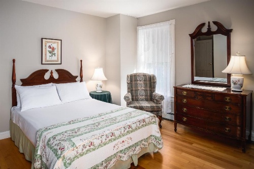 Hillcrest Hall Country Inn image 12