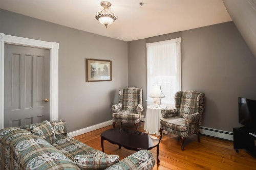 Hillcrest Hall Country Inn image 5