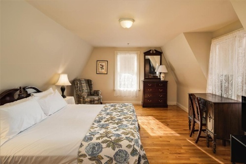 Hillcrest Hall Country Inn image 7