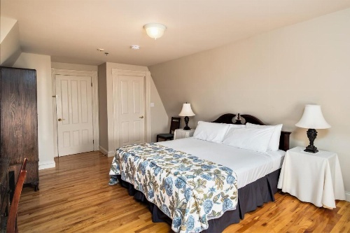 Hillcrest Hall Country Inn image 8