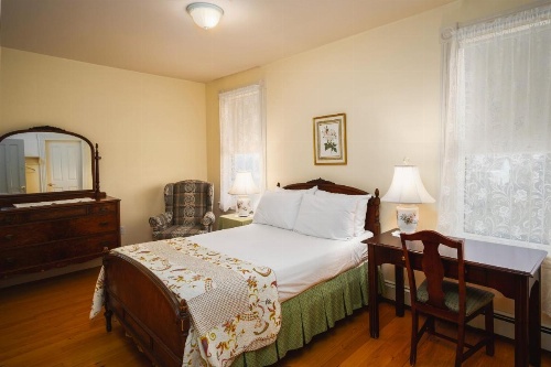 Hillcrest Hall Country Inn image 9